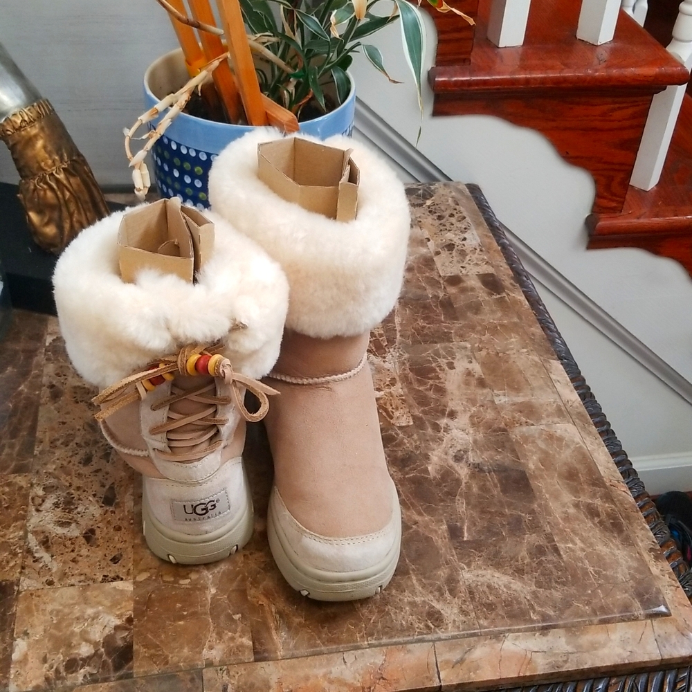 UGG Australia boot. Size Wide 6